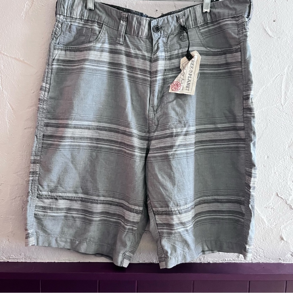 Free Planet Shorts Size 38